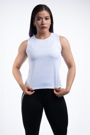 CAMISETA CON ABERTURA POSTERIOR