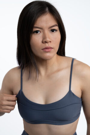 Top ajustado con ribete